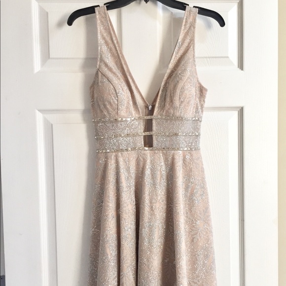 Adorable dress 👗 perfect for any occasion - Picture 1 of 6